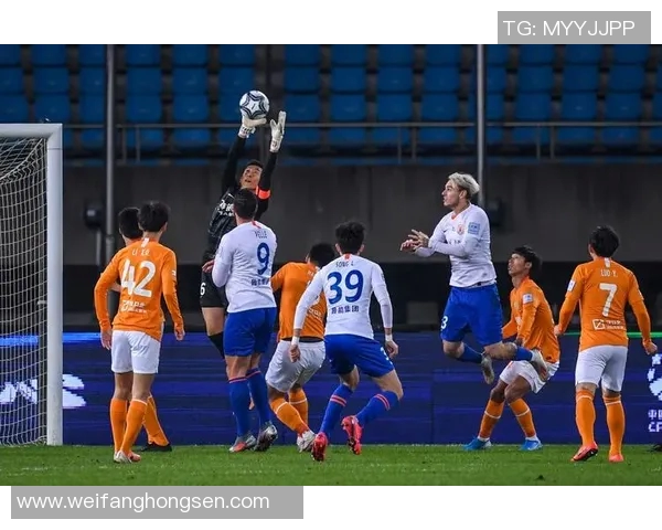 上海与武汉卓尔的激烈对决展现足球魅力与城市精神的巅峰对抗 上海与武汉卓尔的激烈对决展现足球魅力与城市精神的巅峰对抗