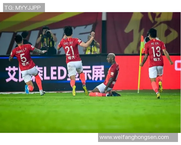 恒大与国安巅峰对决海报揭晓激情碰撞即将上演