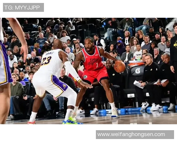 火箭与快船西部半决赛激战正酣谁能晋级决赛争夺总冠军荣耀