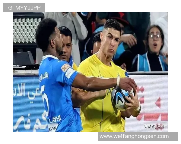 球迷疯狂冲入赛场夺C罗球衣引发热议的奇葩瞬间